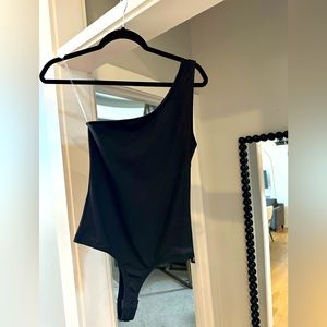 1 shoulder black etiquette body suite